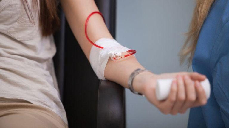 O ano pasado descendeu un 40% os novos doantes de sangue