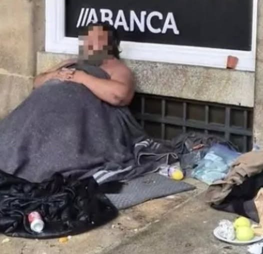 olicitan medidas cautelares para desaloxar ao home que vive semidesnudo en Cervantes