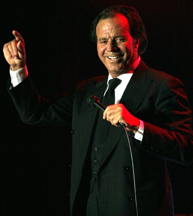 Julio Iglesias mercou casa en Galicia e ¿Non o sabes?