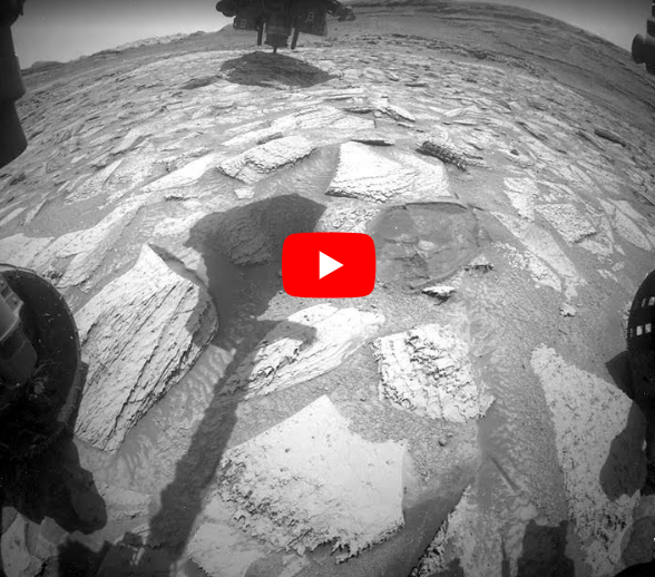 O róver Curiosity sorprende á NASA ao quedar cunha roca atrapada no taladro durante unha semana en Marte