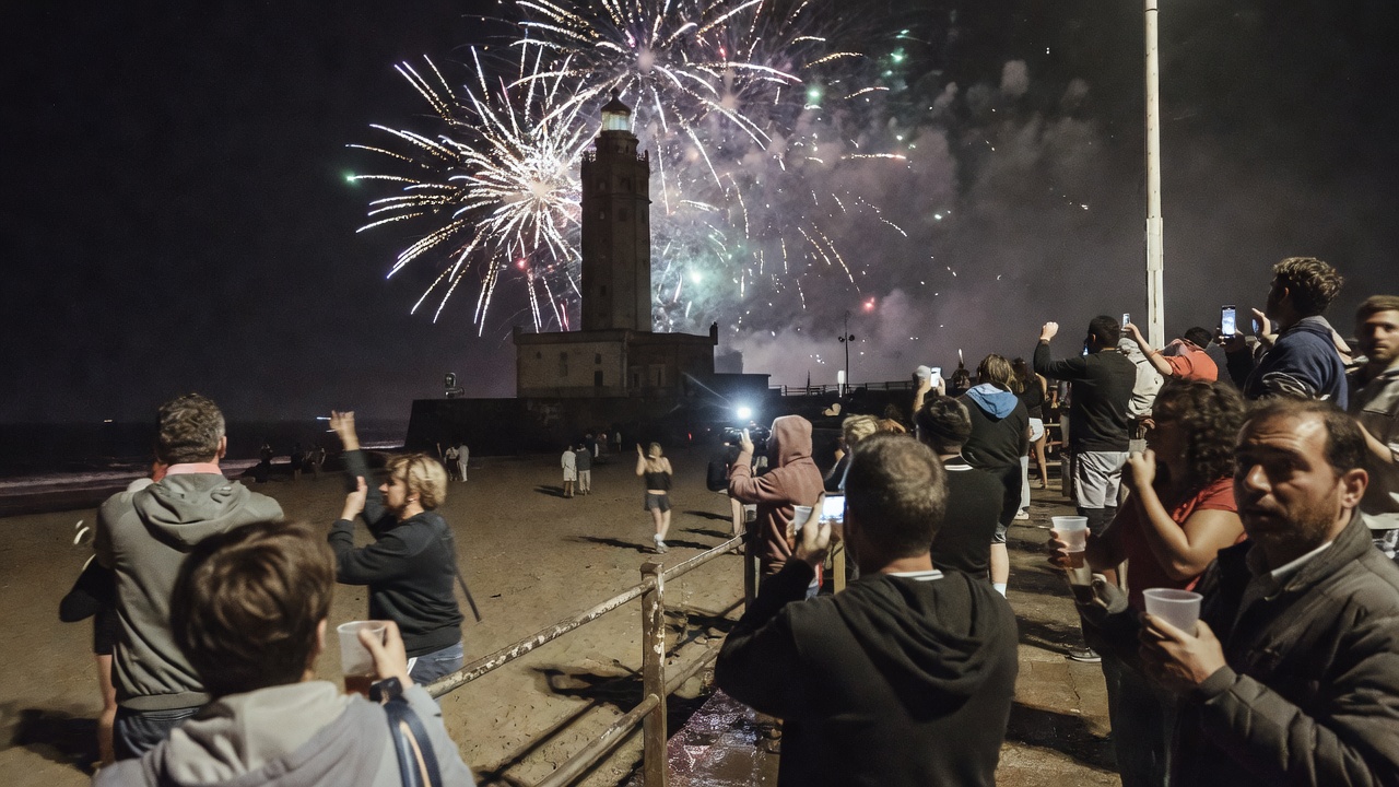 A Batalla Naval ilumina A Coruña con máis de 12.000 artificios pirotécnicos