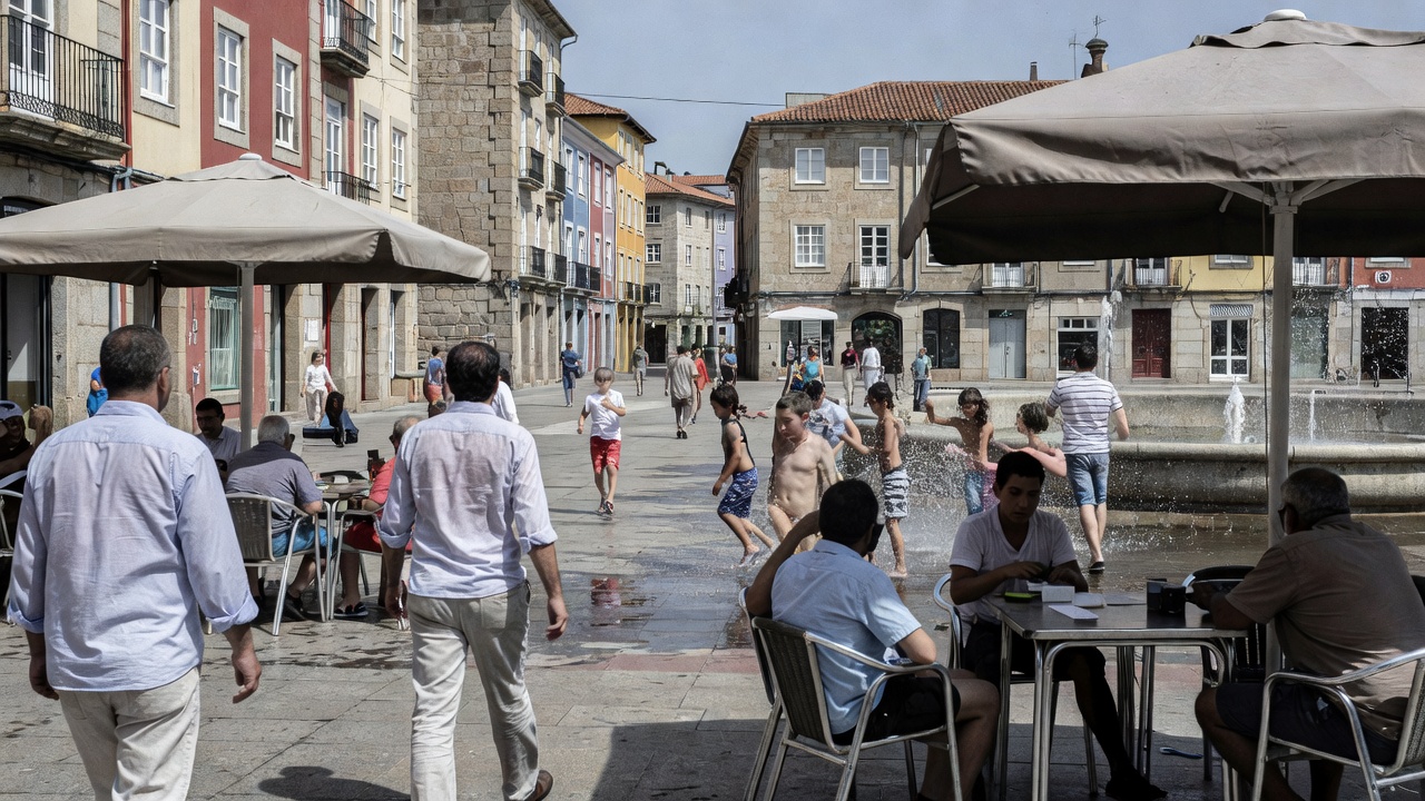 Veciños reaccionan con alivio tras semanas de intenso calor e seca en A Coruña