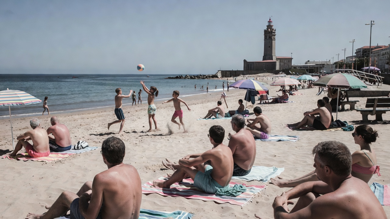 A Coruña aproveita pleno sol en praias urbanas cun ambiente veraniego propio de xullo