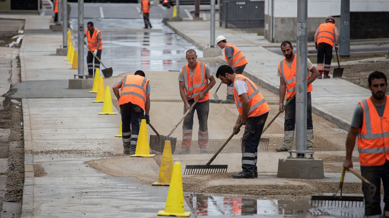 A obra compleméntase con ampliación de beirarrúas, novo pavimento e iluminación pública