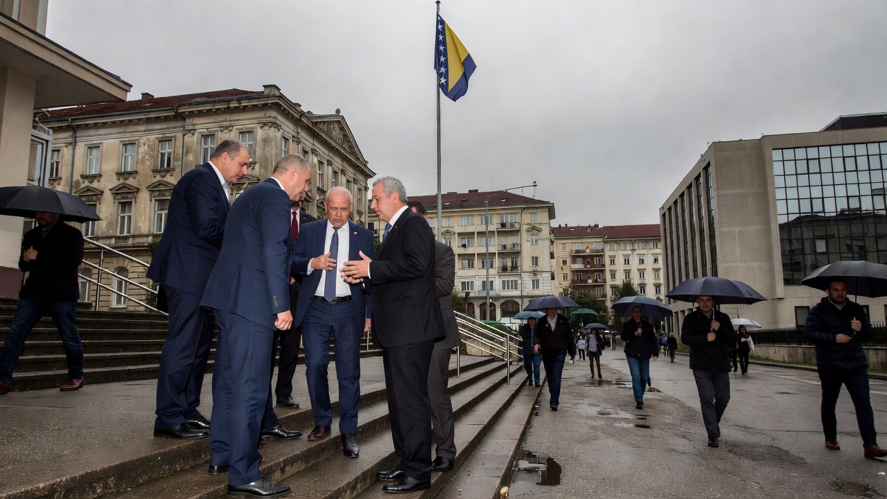 Bosnia e Herzegovina reduce as relacións diplomáticas con Serbia polo culto a Ratko Mladić