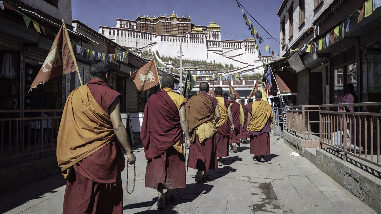 China advirte ao Dalai Lama sobre protestas en Tíbet para restablecer diálogo