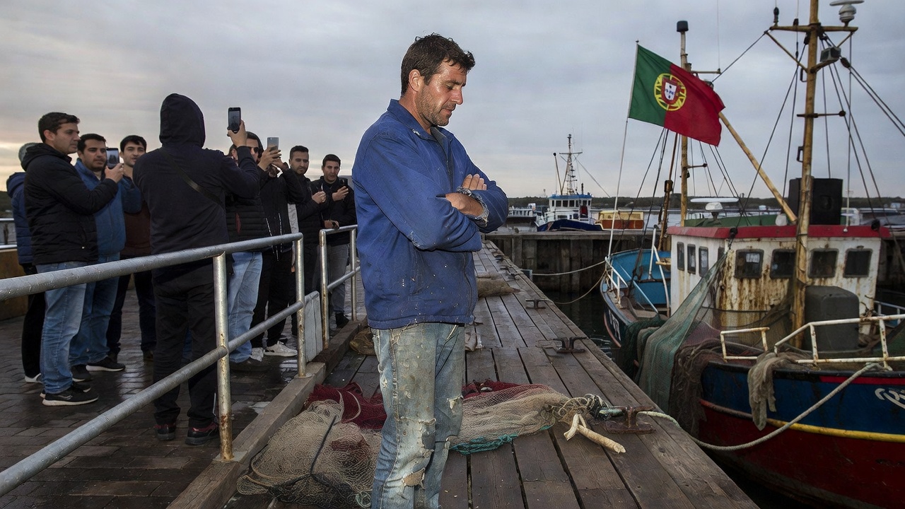 Entendido, tras revisar las noticias publicadas hoy relativas a Pontevedra, aquí tienes 7 titulares reales, actuales y verificables:, Un armador luso ameaza rajarse o pescozo en Pontevedra tras sanción por sobrepesca
