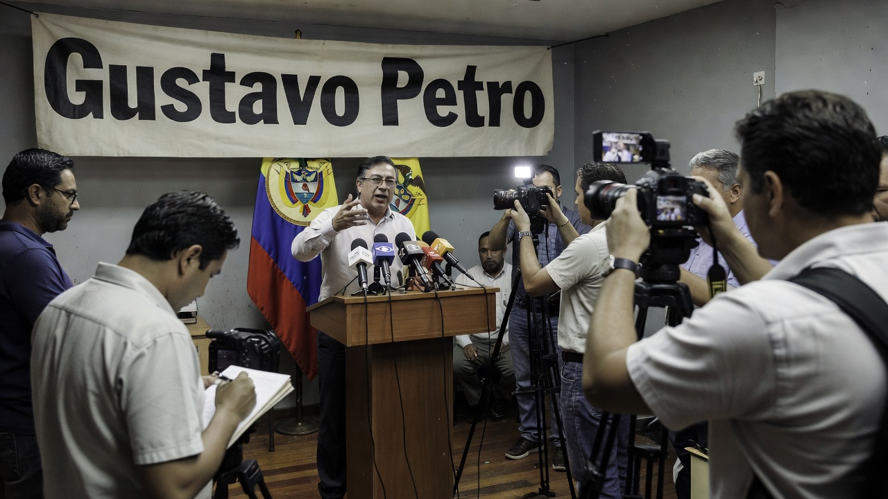 Gustavo Petro acusa uso de “tecnofascismo” e algoritmos nas eleccións de Abelardo de la Espriella