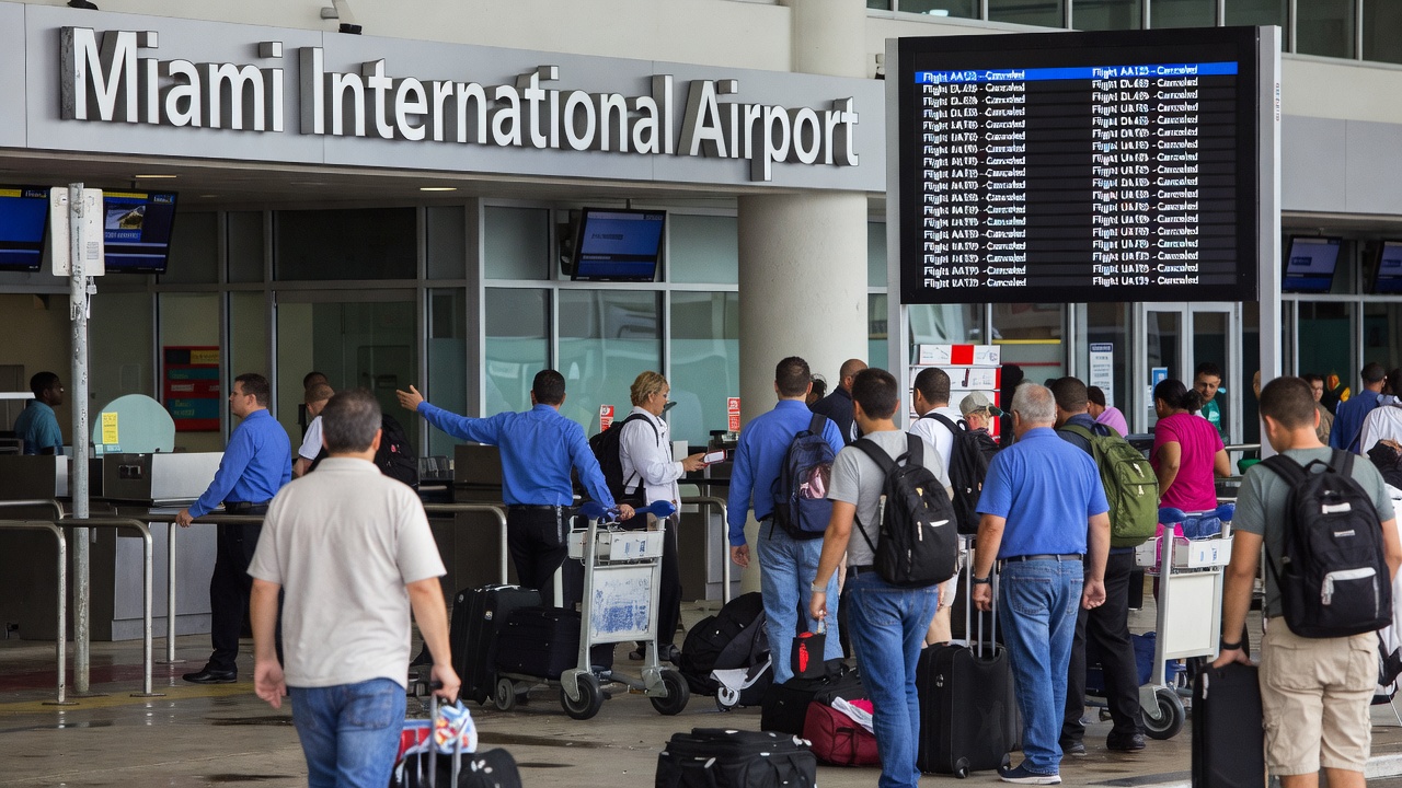 Ocorrencia do avión provocou suspensión temporal de voos no aeroporto internacional de Miami
