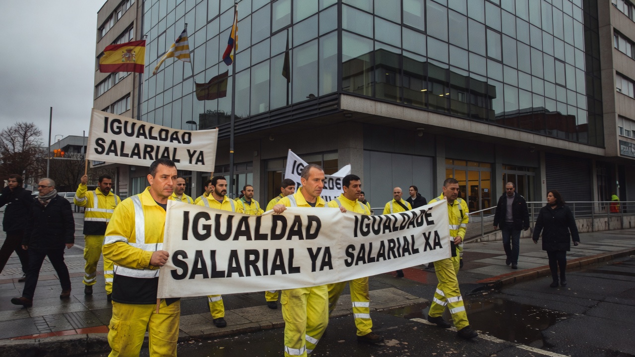 Traballadores de Correos de Pontevedra esixen equiparación salarial coa administración pública