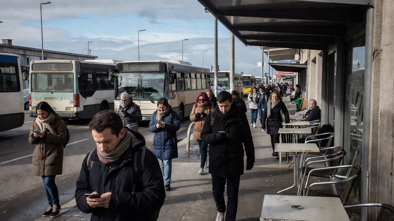 Usuarios denuncian saturación e falta de frecuencias no transporte metropolitano de A Coruña e Ferrolterra