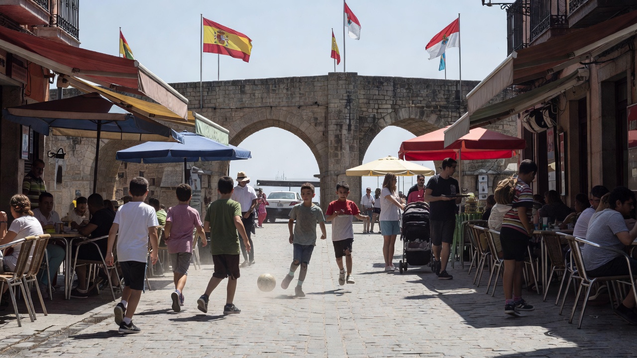 El bo tempo impulsa turismo en Ourense con ocupación do 95 % neste ponte do Pilar
