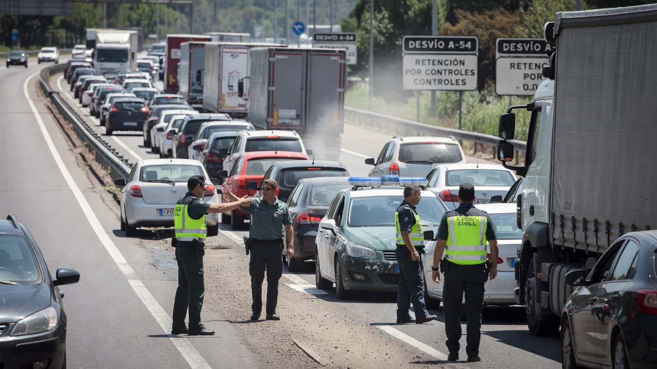 Guardia Civil confirma que traxecto de 45 min converteuse en 2 horas polos desvíos na AP-9